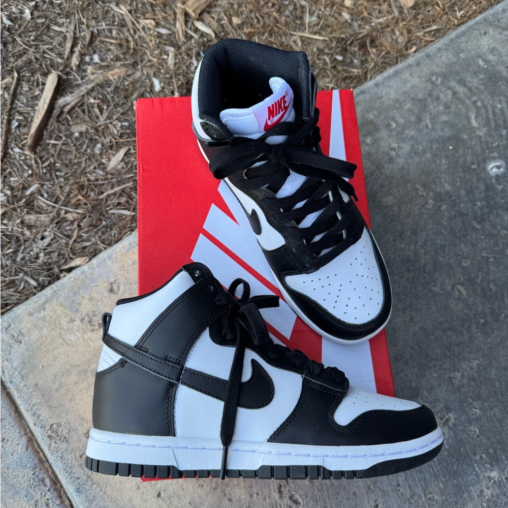 Nike Women’s Dunk High Size 5.5